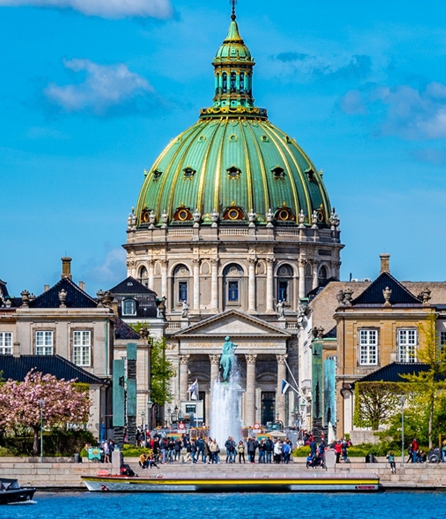 Ziua 1, 6 august: Bucuresti –  Copenhaga - Circuit Copenhaga - Groenlanda - Islanda. Eclipsa Totala de Soare 2026